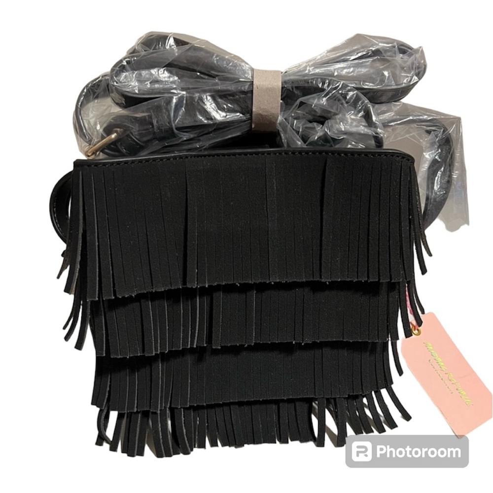 Super cute Fringe cross body purse!